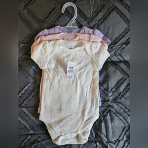 BABY GAP Onesie 3 pack. Size 3-6mths